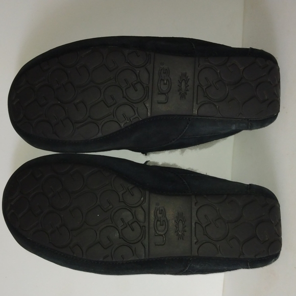 UGG Slippers - Picture 4 of 8